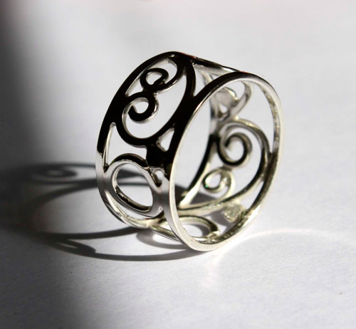 Brocéliande, bague celte avec volutes et spirales en argent