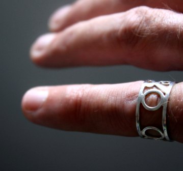 Brocéliande, bague celte avec volutes et spirales en argent