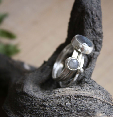 Eclipse lunaire, bague superposable en argent et labradorite