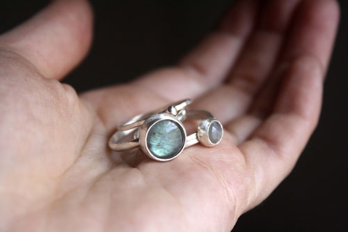 Eclipse lunaire, bague superposable en argent et labradorite