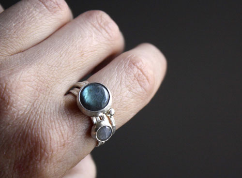 Eclipse lunaire, bague superposable en argent et labradorite