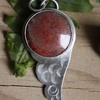 Hiko, pendentif aile d’oiseau en argent et corail rouge