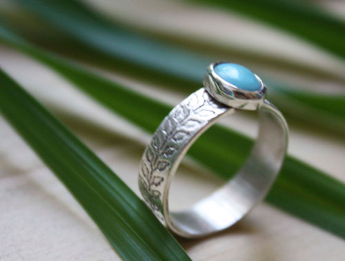 Ipomée, bague gravée de lierre en argent et turquoise