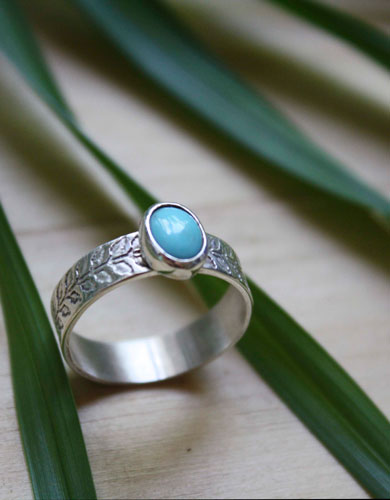 Ipomée, bague gravée de lierre en argent et turquoise