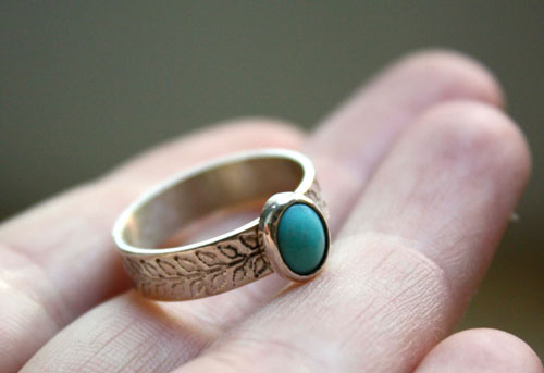 Ipomée, bague gravée de lierre en argent et turquoise