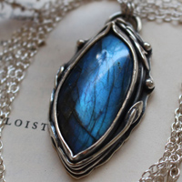 L’œil de la forêt, collier nature en argent et labradorite