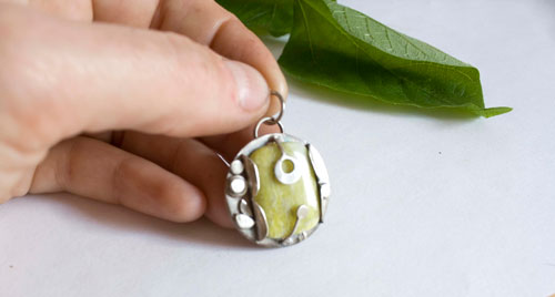 Le chant des cigales, pendentif été en argent et jade citron