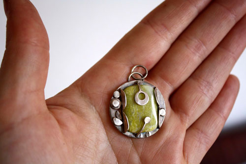 Le chant des cigales, pendentif été en argent et jade citron