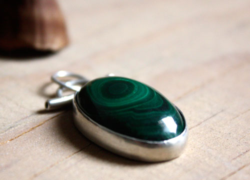 Mousse, pendentif sous-bois magique en argent et malachite