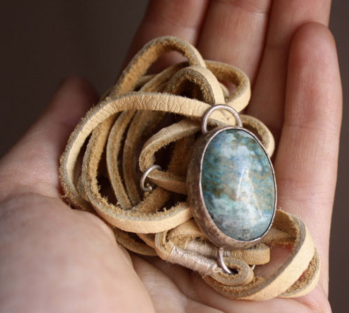 Poséidon, bracelet mer déchainée en argent, cuir et chrysocolle