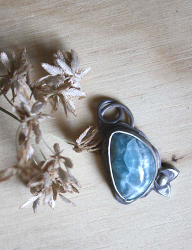 Reflets d’eau, pendentif ruisseau des sous-bois en argent et smithsonite