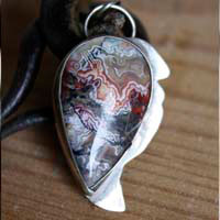 Sayap, pendentif draco volans en argent et agate mexicaine crazy lace