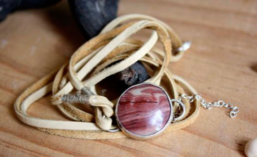 Shina, bracelet sable rouge en argent, cuir et jaspe paysage