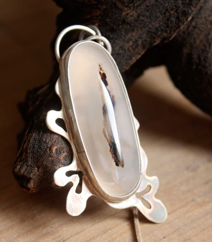 Shiroi ha, pendentif feuille de chêne blanc en argent et agate dendritique