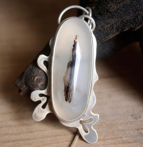 Shiroi ha, pendentif feuille de chêne blanc en argent et agate dendritique