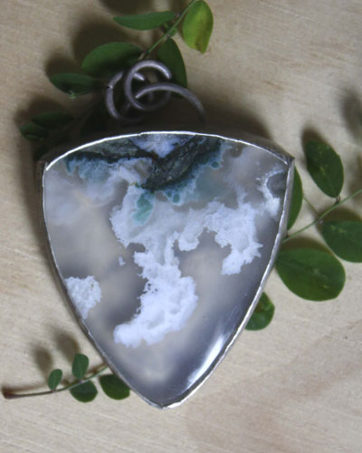 Terre de glace, pendentif banquise en argent et agate mousse