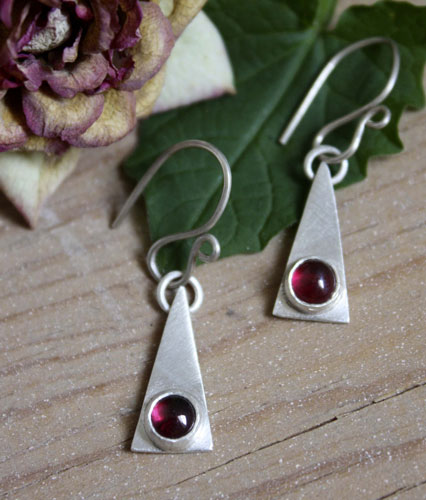 Adasam, boucles d’oreilles triangle en argent et pierre de naissance (grenat, améthyste, aigue-marine, pierre de lune, onyx, alexandrite, rubis, péridot, saphir, opale, citrine, turquoise)