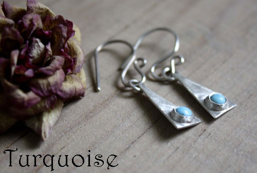 Adasam, boucles d’oreilles triangle en argent et pierre de naissance (grenat, améthyste, aigue-marine, pierre de lune, onyx, alexandrite, rubis, péridot, saphir, opale, citrine, turquoise)