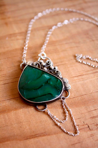 Amazone, collier luxuriance amazonienne en argent et agate verte