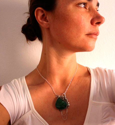 Amazone, collier luxuriance amazonienne en argent et agate verte