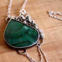 Amazone, collier luxuriance amazonienne en argent et agate verte