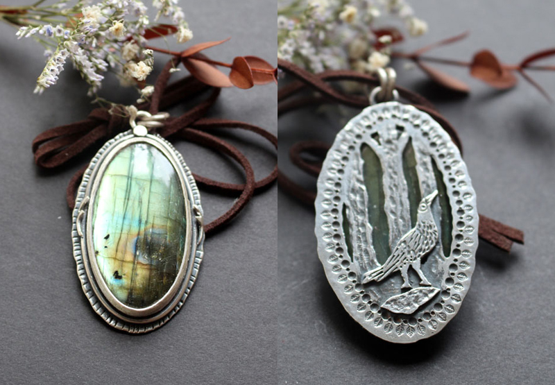 Au cœur de la forêt, pendentif esprit du corbeau en argent et labradorite