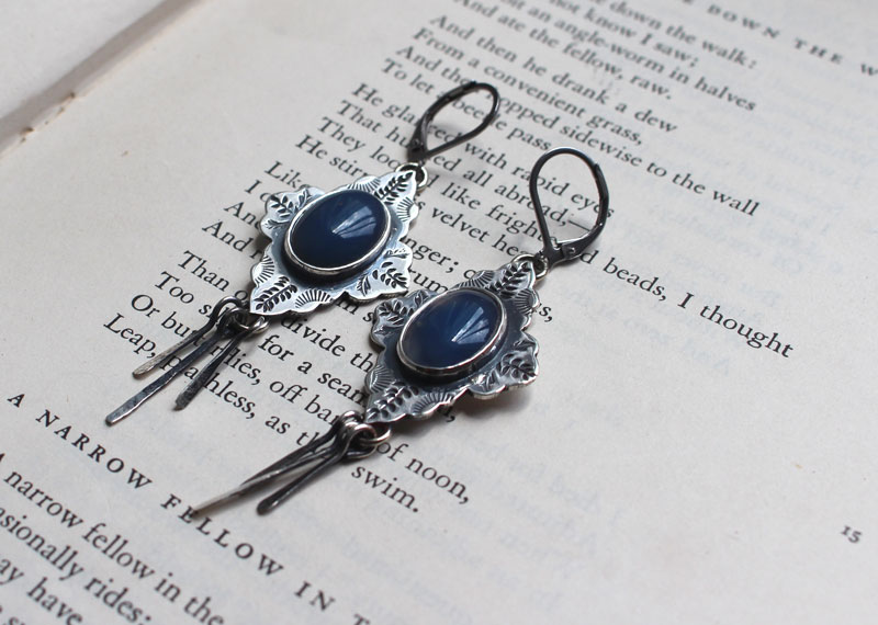 Bohême, boucles d’oreilles orientale en argent et agate bleue