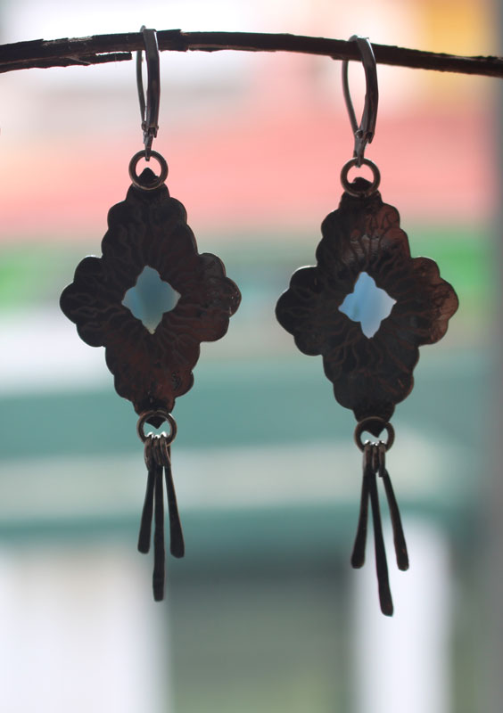 Bohême, boucles d’oreilles orientale en argent et agate bleue