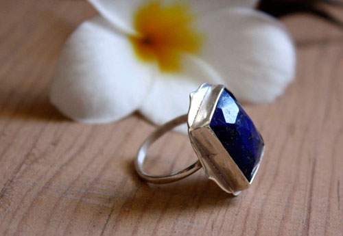 Cléopâtre, bague égyptienne en argent et lapis-lazuli