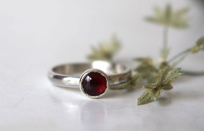 Coquelicot, bague fleur rouge en argent et grenat