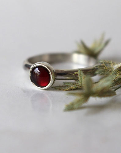 Coquelicot, bague fleur rouge en argent et grenat