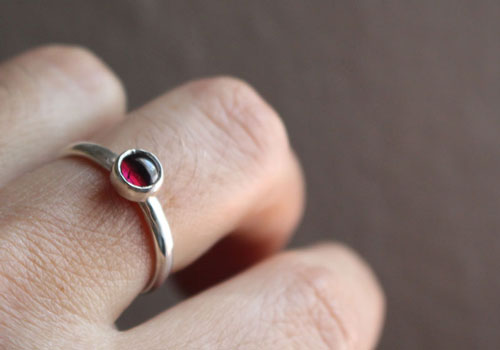 Coquelicot, bague fleur rouge en argent et grenat