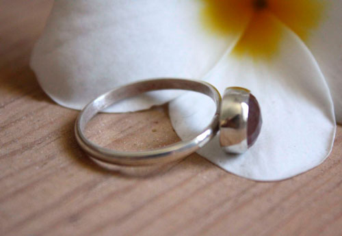 Cuisse de nymphe, bague douce fleur en argent et quartz rose