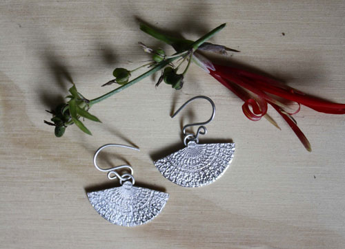 Han’i, boucles d’oreilles éventails japonais en argent