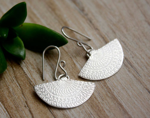 Han’i, boucles d’oreilles éventails japonais en argent