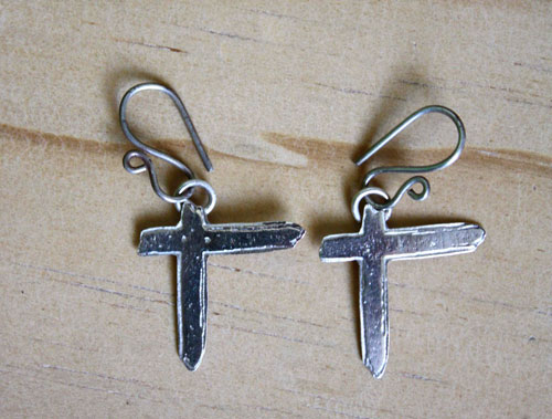 Indochine, boucles d’oreilles croix rock en argent