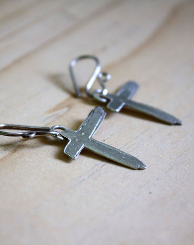 Indochine, boucles d’oreilles croix rock en argent