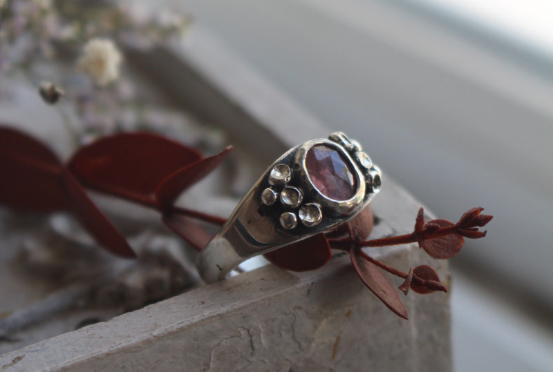 Lichen, bague symbiose botanique en argent et saphir rose