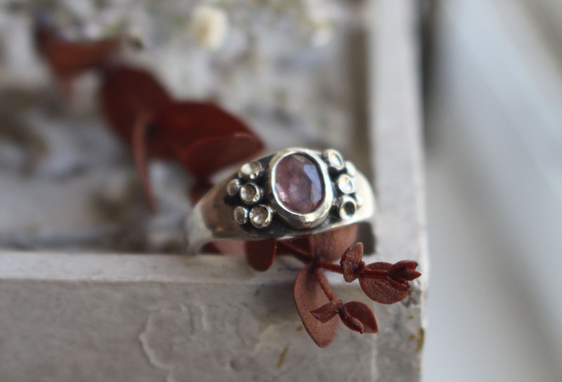 Lichen, bague symbiose botanique en argent et saphir rose