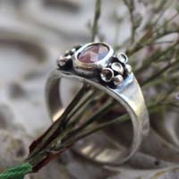 Lichen, bague symbiose botanique en argent et saphir rose