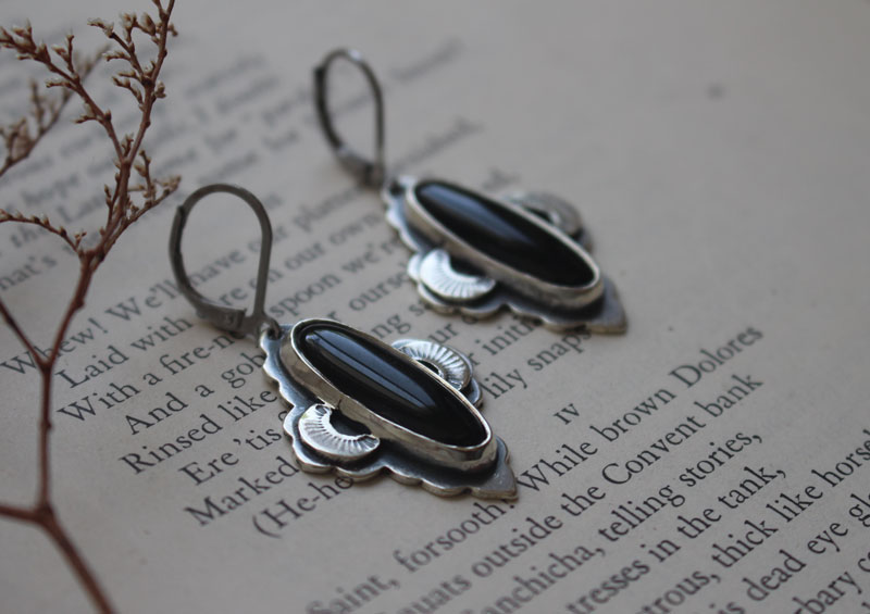 Lune d’onyx, boucles d’oreilles orientales en argent et onyx