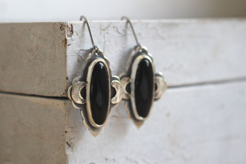 Lune d’onyx, boucles d’oreilles orientales en argent et onyx