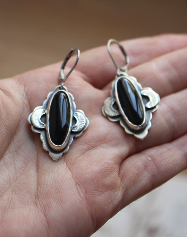 Lune d’onyx, boucles d’oreilles orientales en argent et onyx