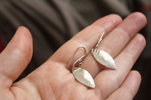 Pétales, boucles d’oreilles pétale de fleur en argent