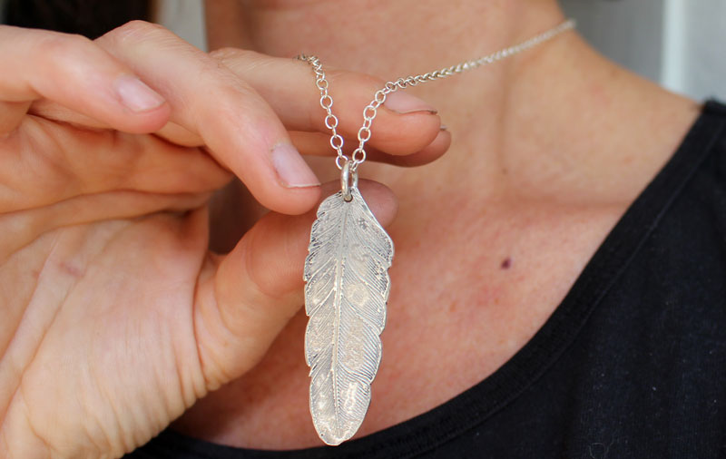 Plume, pendentif paix et liberté en argent